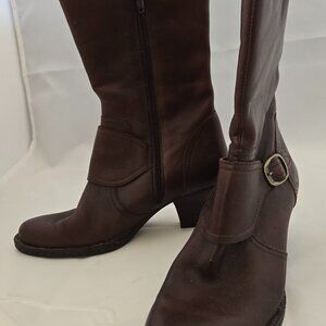 BORN Leather Boots Size 8/39 in Deep Brown - Like new
